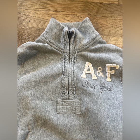 Abercrombie and Fitch sweatshirt small - Picture 3 of 8